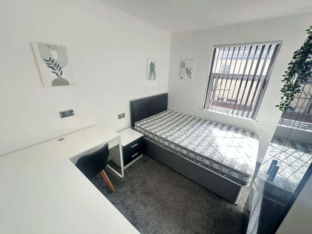 6 bedroom terraced house for rent