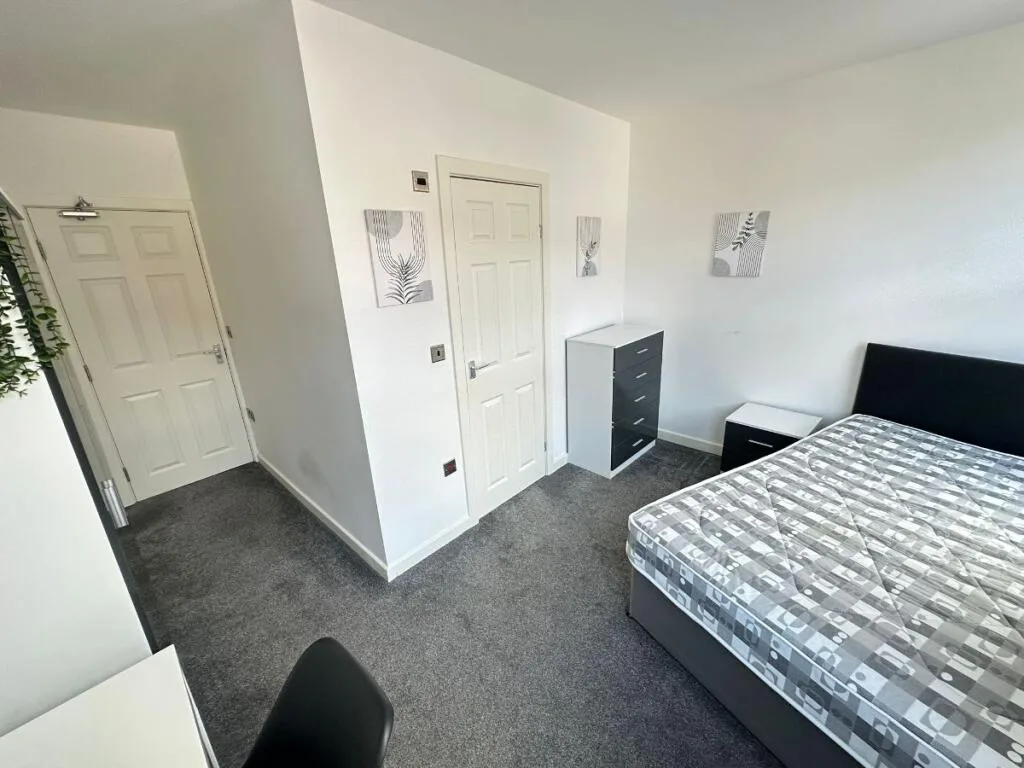 6 bedroom terraced house for rent