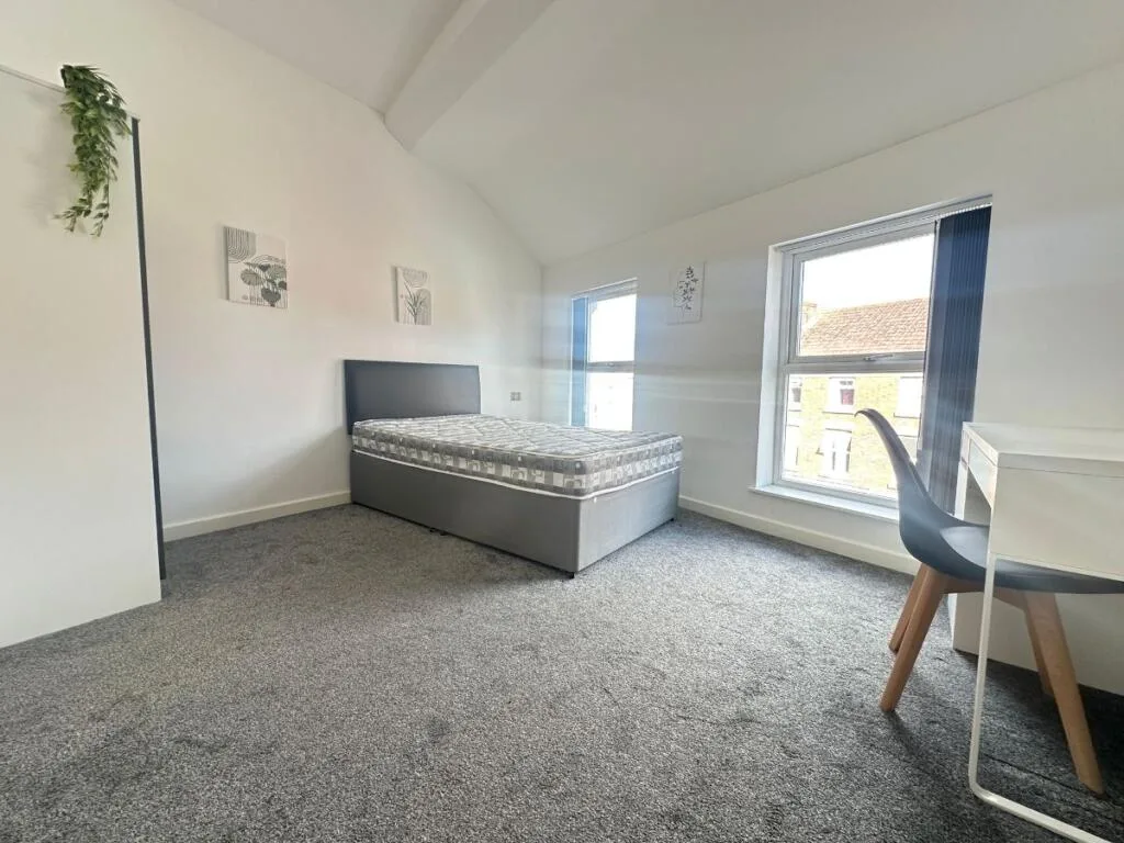 6 bedroom terraced house for rent