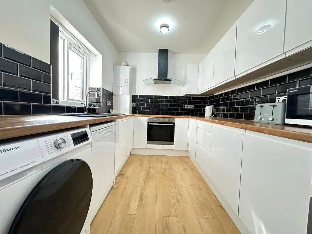 6 bedroom terraced house for rent