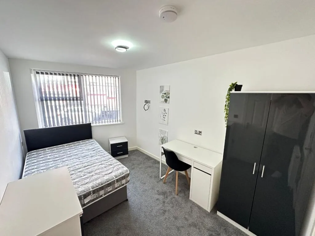 6 bedroom terraced house for rent