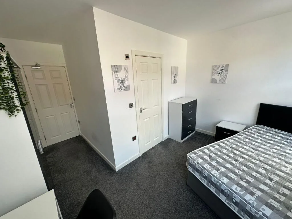 6 bedroom terraced house for rent