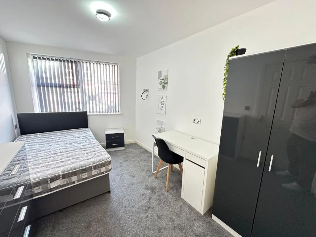 6 bedroom terraced house for rent