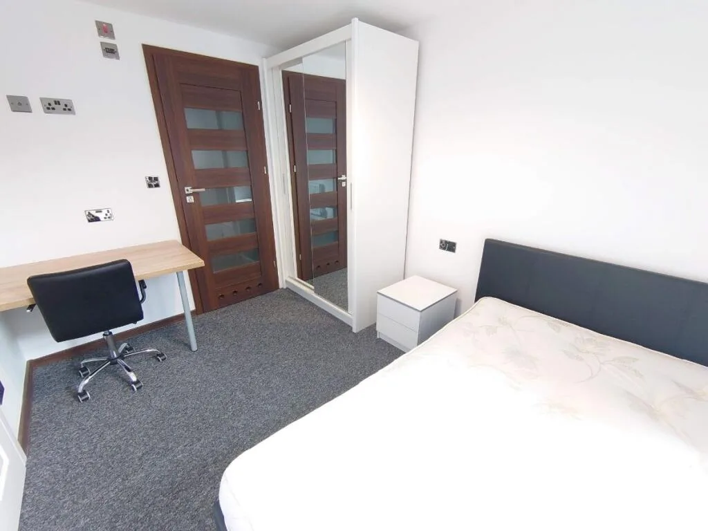 5 bedroom terraced house for rent