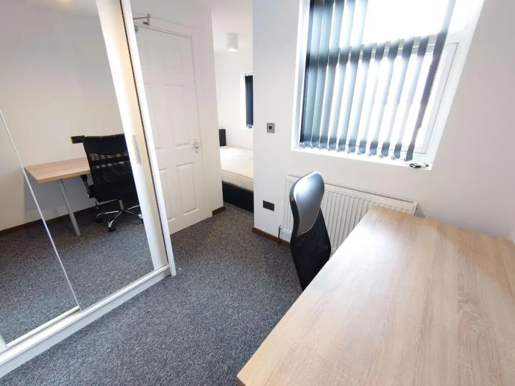 5 bedroom terraced house for rent