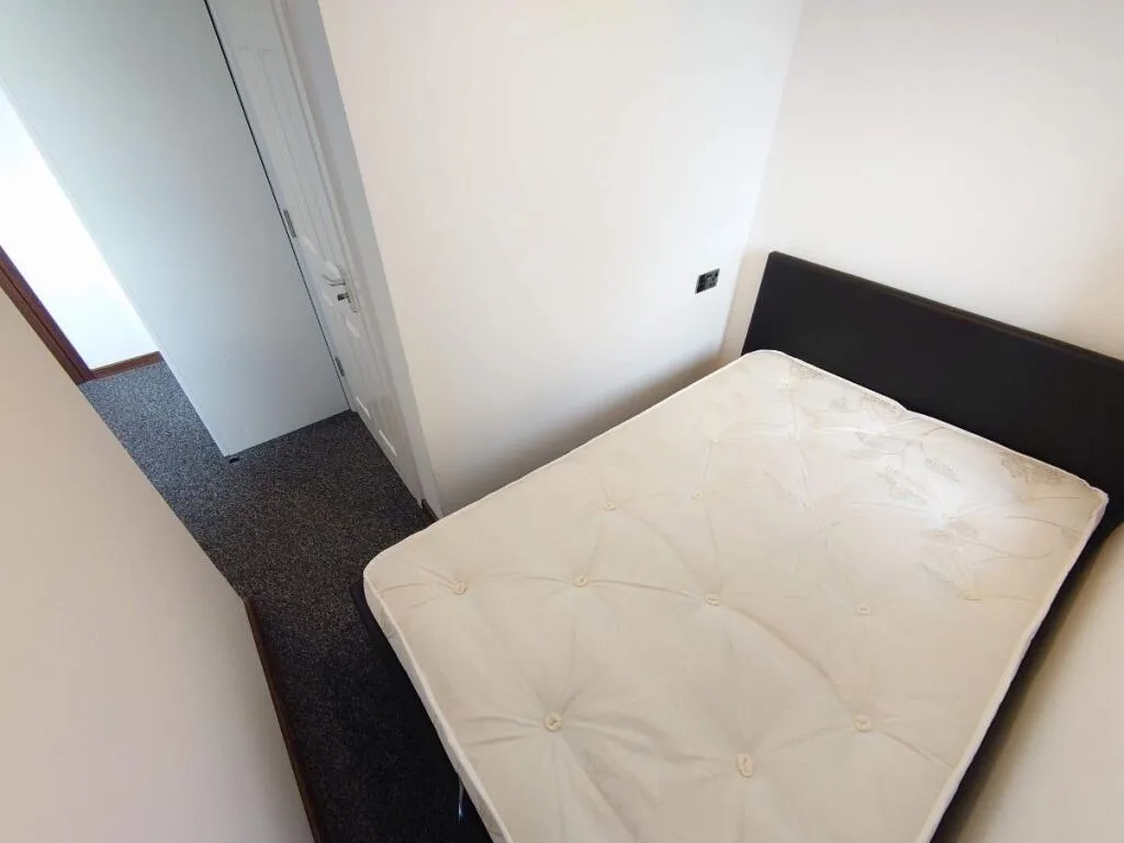 5 bedroom terraced house for rent