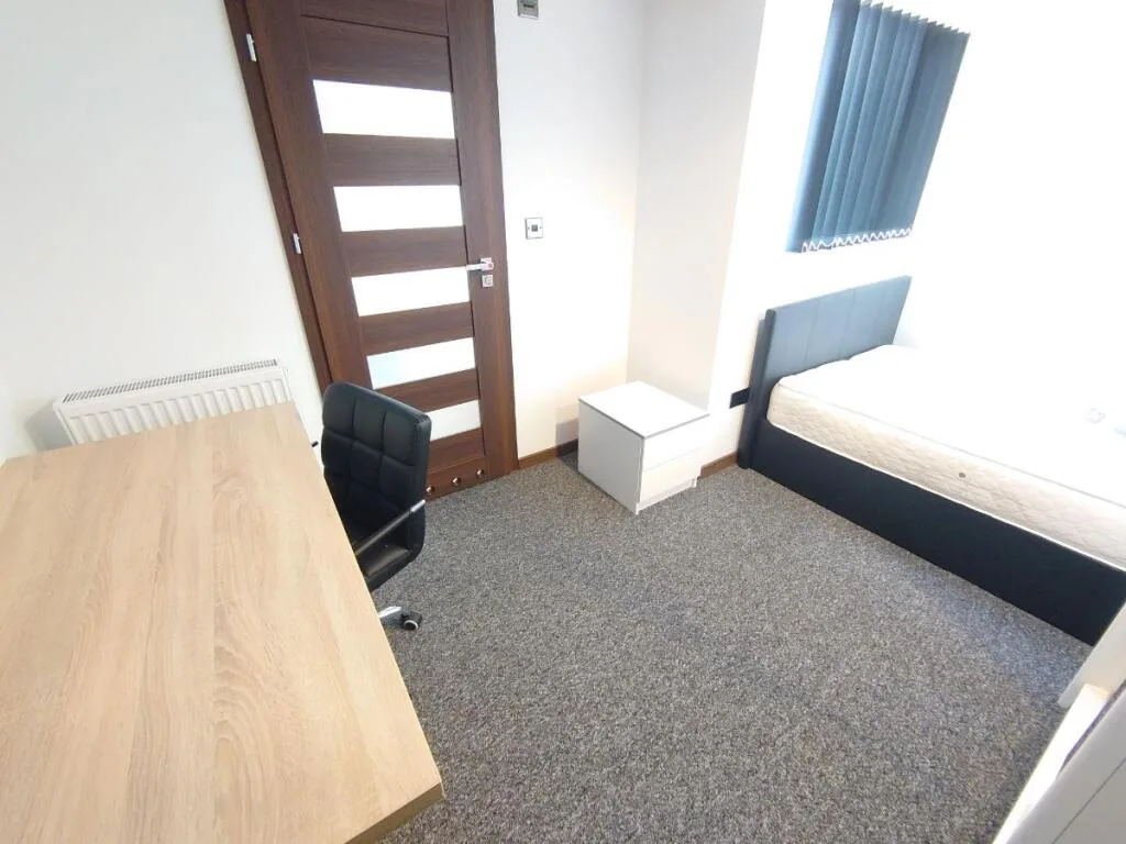 5 bedroom terraced house for rent