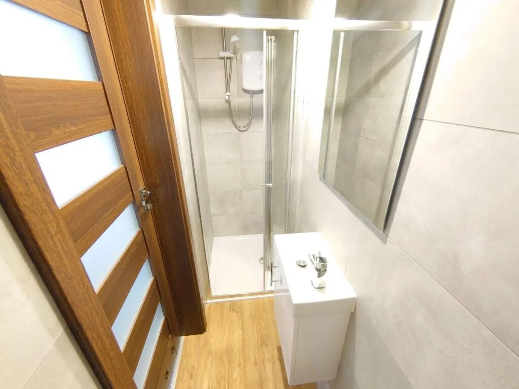 5 bedroom terraced house for rent