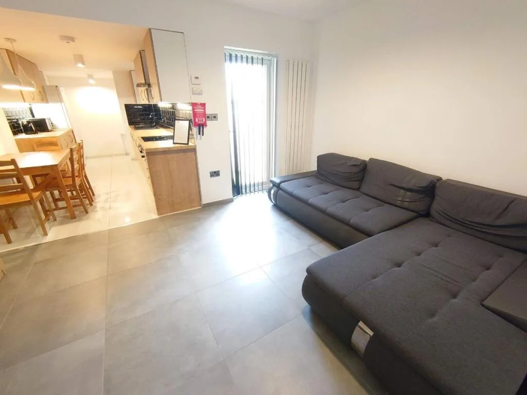 5 bedroom terraced house for rent