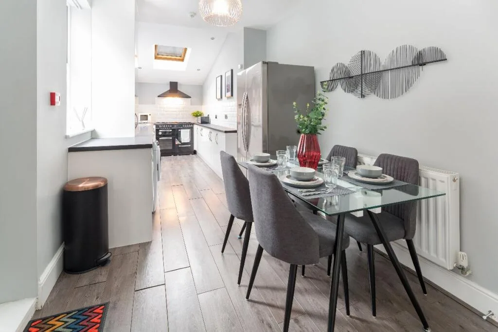 6 bedroom terraced house for rent