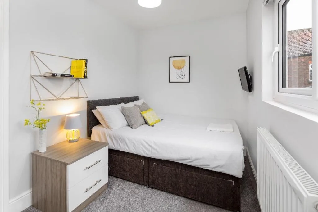 6 bedroom terraced house for rent
