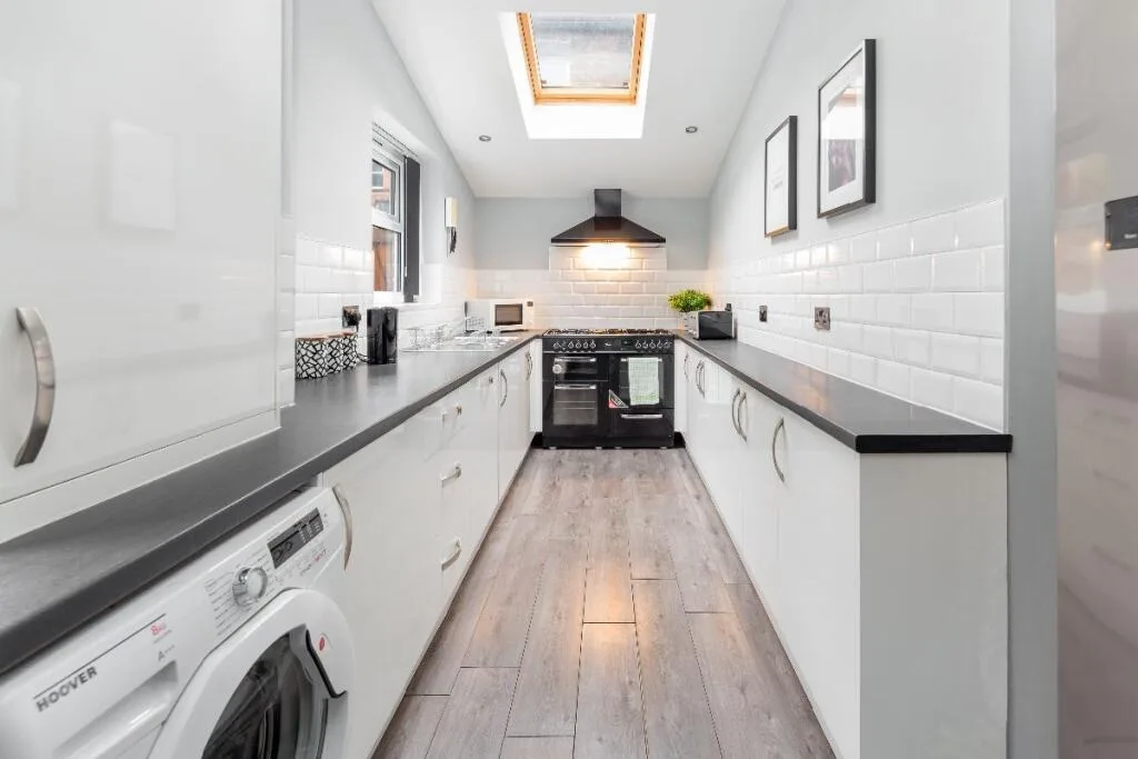 6 bedroom terraced house for rent