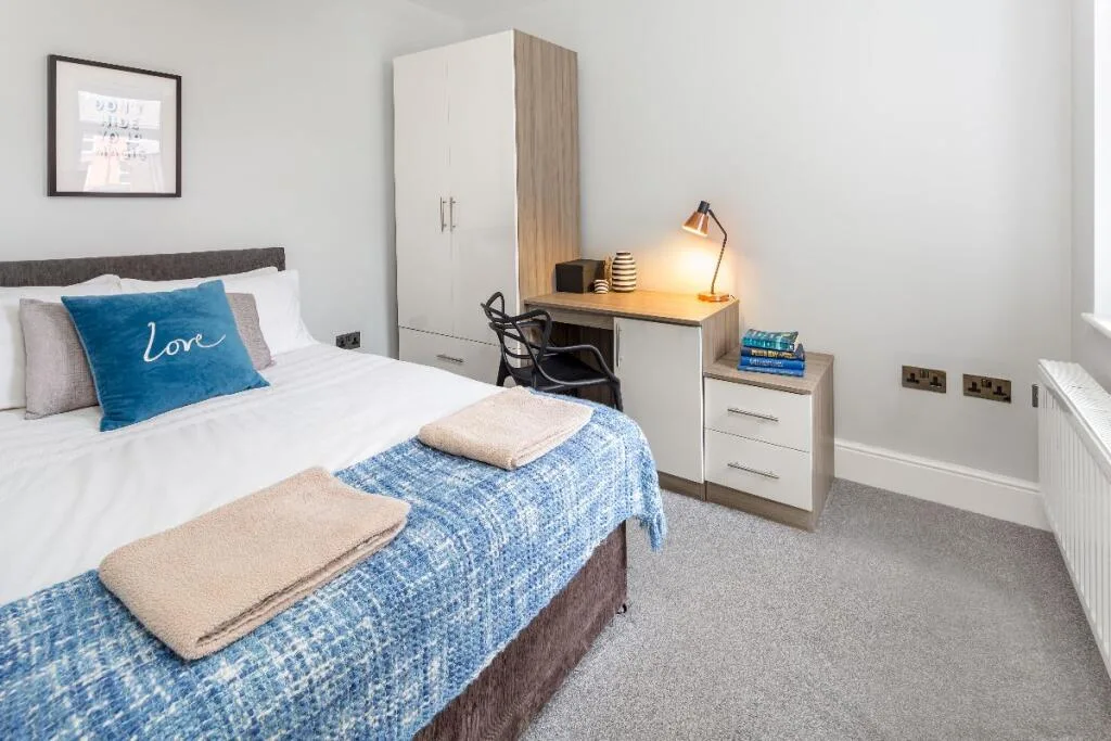 6 bedroom terraced house for rent