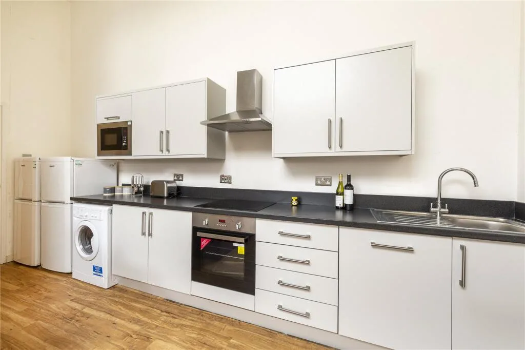 6 bedroom apartment for rent
