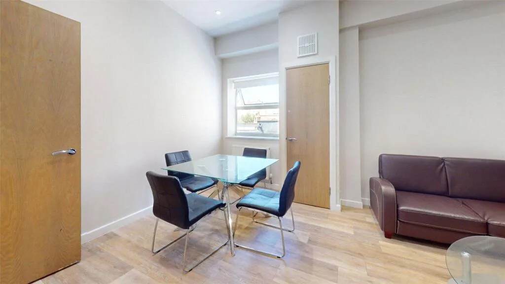 5 bedroom apartment for rent