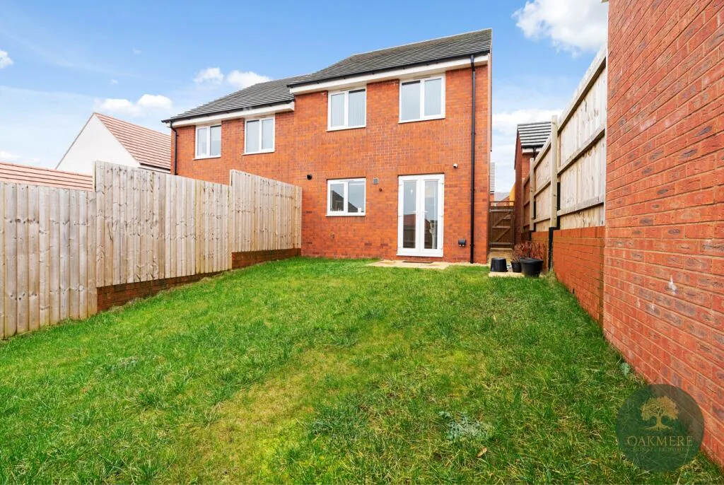 3 bedroom semi-detached house for rent