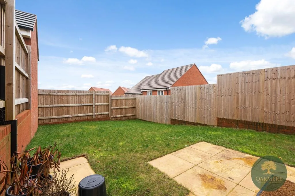 3 bedroom semi-detached house for rent