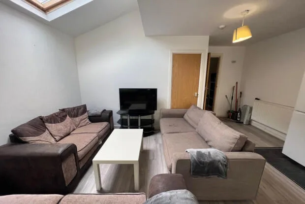 8 bedroom terraced house for rent