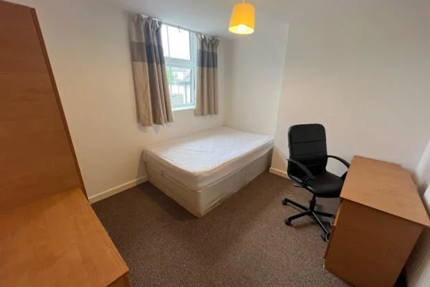 8 bedroom terraced house for rent