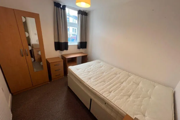 8 bedroom terraced house for rent