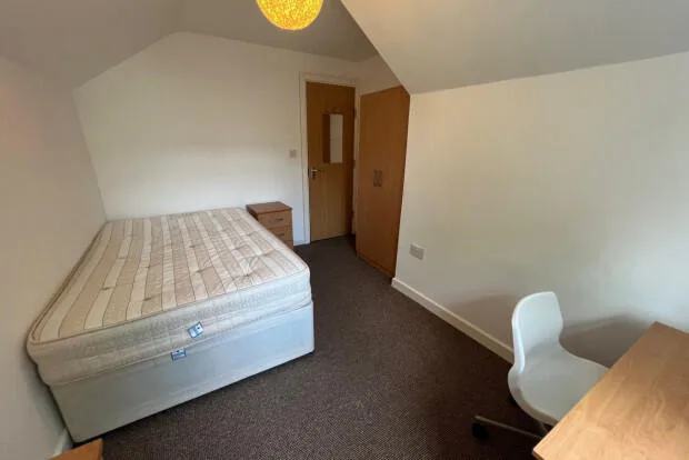 8 bedroom terraced house for rent