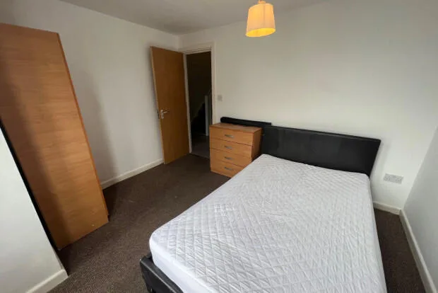 8 bedroom terraced house for rent