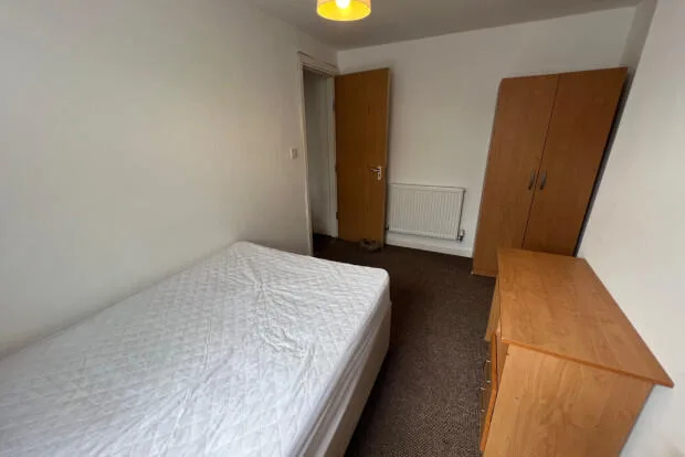 8 bedroom terraced house for rent