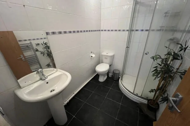 8 bedroom terraced house for rent