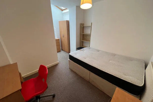 8 bedroom terraced house for rent