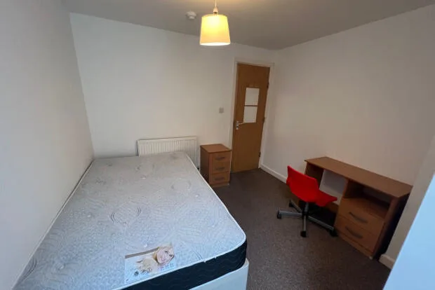 8 bedroom terraced house for rent