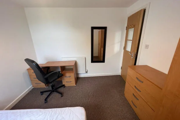 8 bedroom terraced house for rent