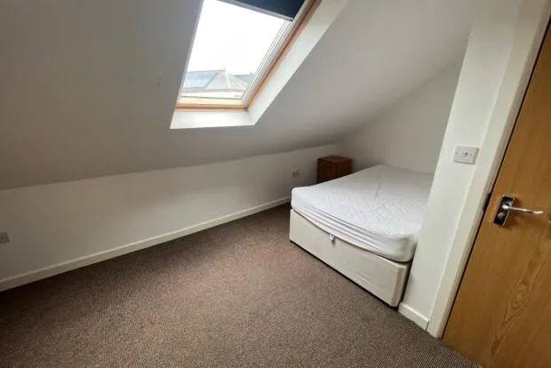 8 bedroom terraced house for rent