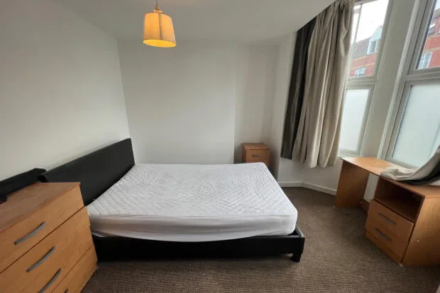 8 bedroom terraced house for rent