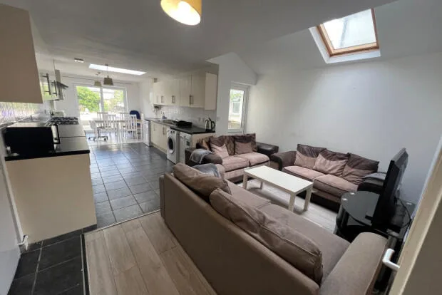 8 bedroom terraced house for rent