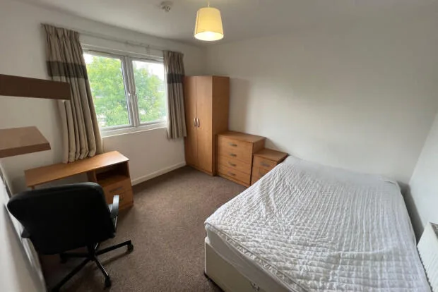 8 bedroom terraced house for rent