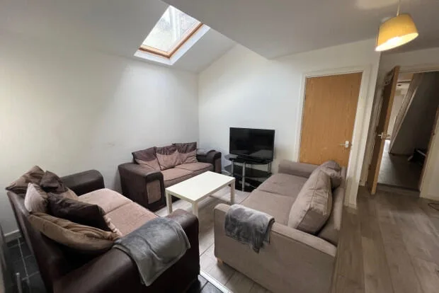 8 bedroom terraced house for rent