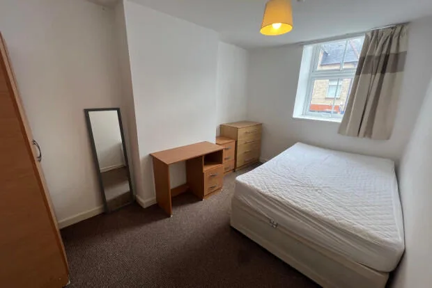 8 bedroom terraced house for rent