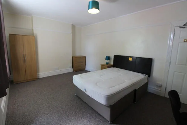 7 bedroom terraced house for rent