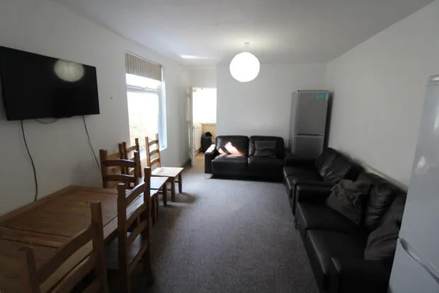 7 bedroom terraced house for rent