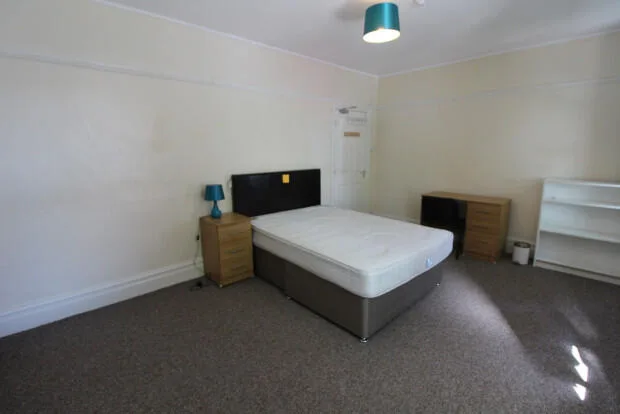 7 bedroom terraced house for rent