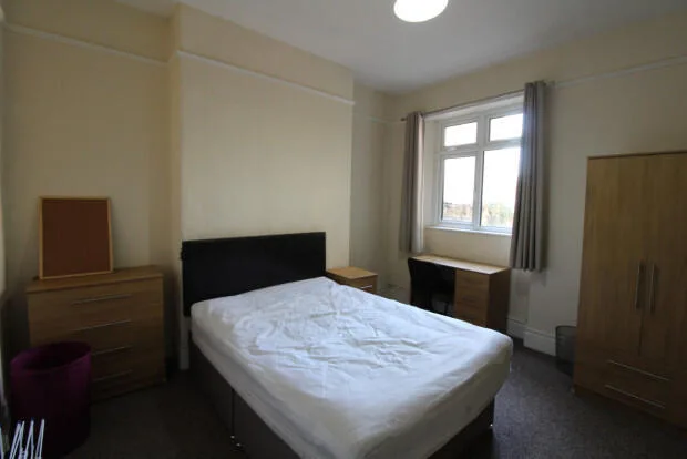 7 bedroom terraced house for rent