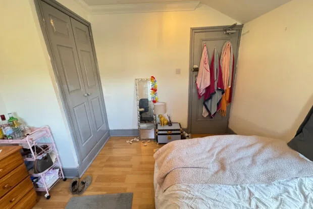 7 bedroom terraced house for rent