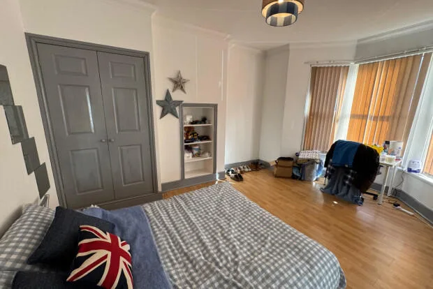 7 bedroom terraced house for rent