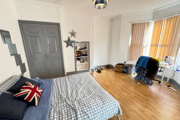 7 bedroom terraced house for rent