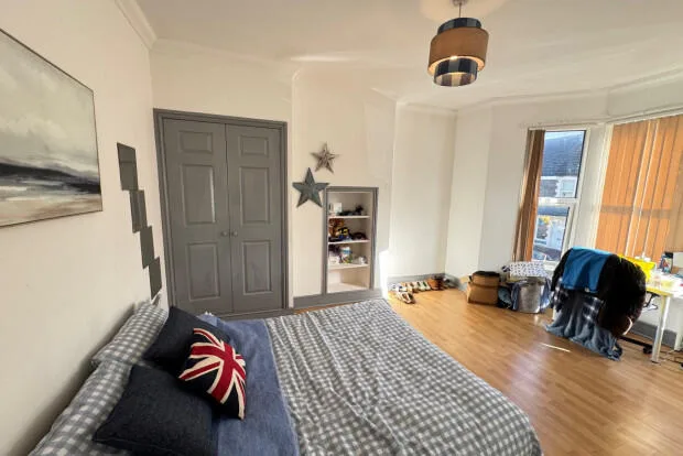 7 bedroom terraced house for rent
