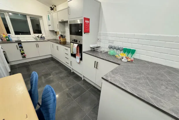 7 bedroom terraced house for rent