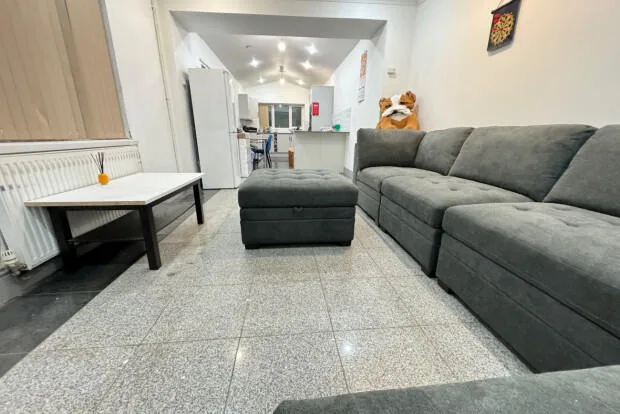 7 bedroom terraced house for rent