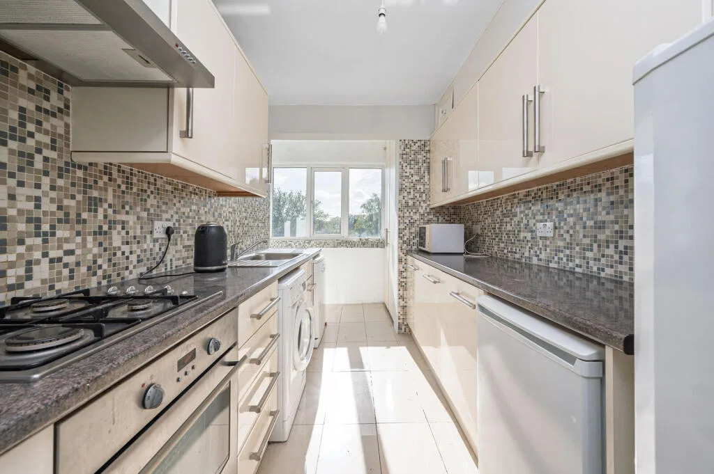 4 bedroom maisonette for rent