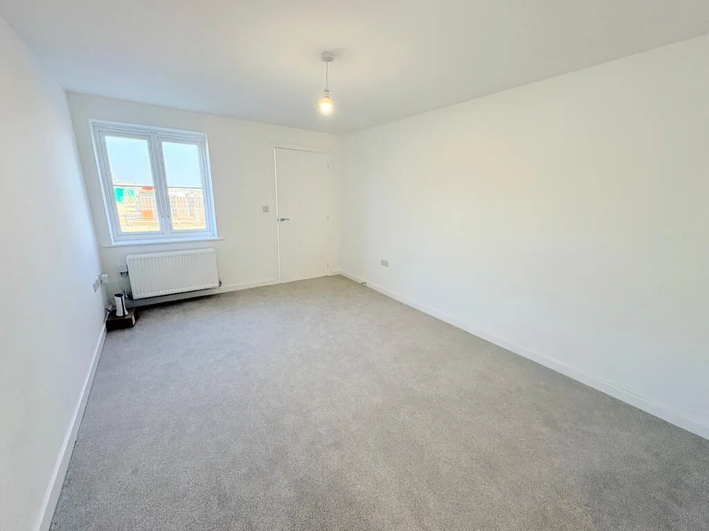 3 bedroom semi-detached house for rent