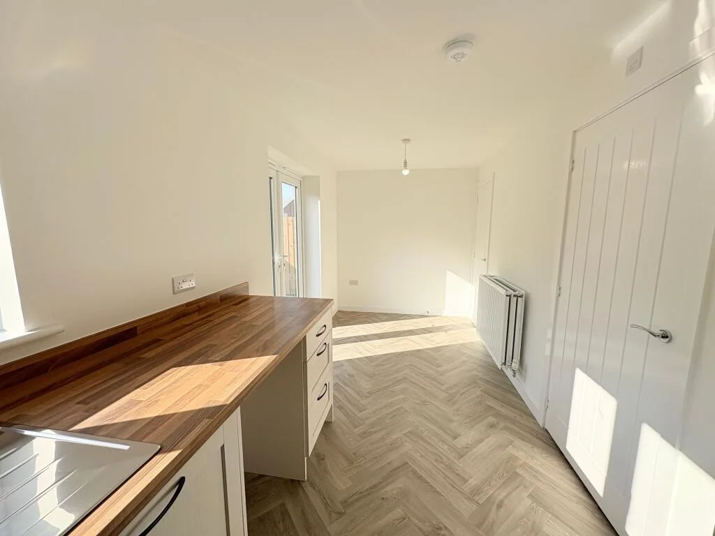 3 bedroom semi-detached house for rent